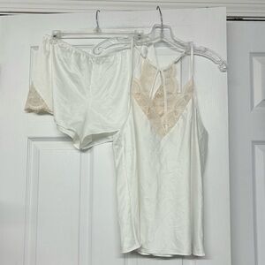 Flora Lace Trimmed Two Piece Cream Color Lingerie Set NWOT Sz M